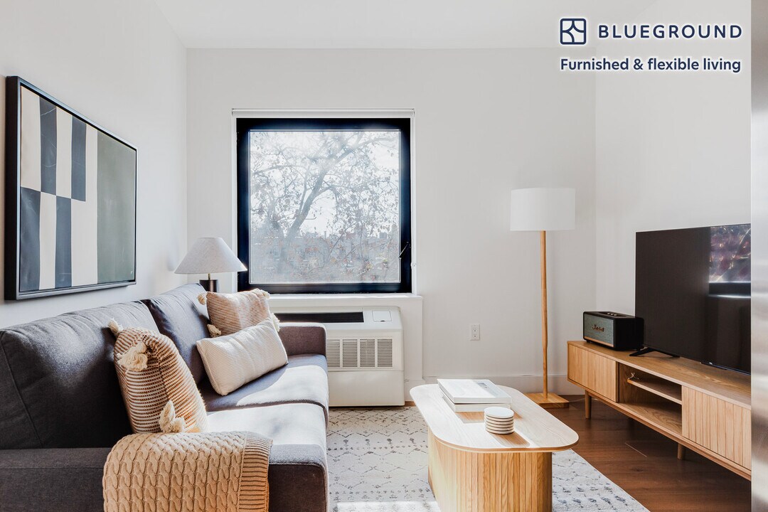 325 Lafayette Ave in Brooklyn, NY - Building Photo