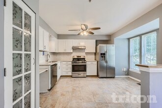 6603 Polynesian Ln in Glen Burnie, MD - Foto de edificio - Building Photo