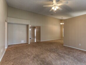 1724 Elk Spring Dr in Brandon, FL - Building Photo - Building Photo