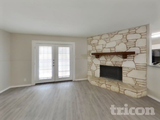 827 Thornedike Dr in San Antonio, TX - Building Photo - Building Photo