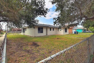 2202 Saxony Dr in Corpus Christi, TX - Building Photo - Building Photo