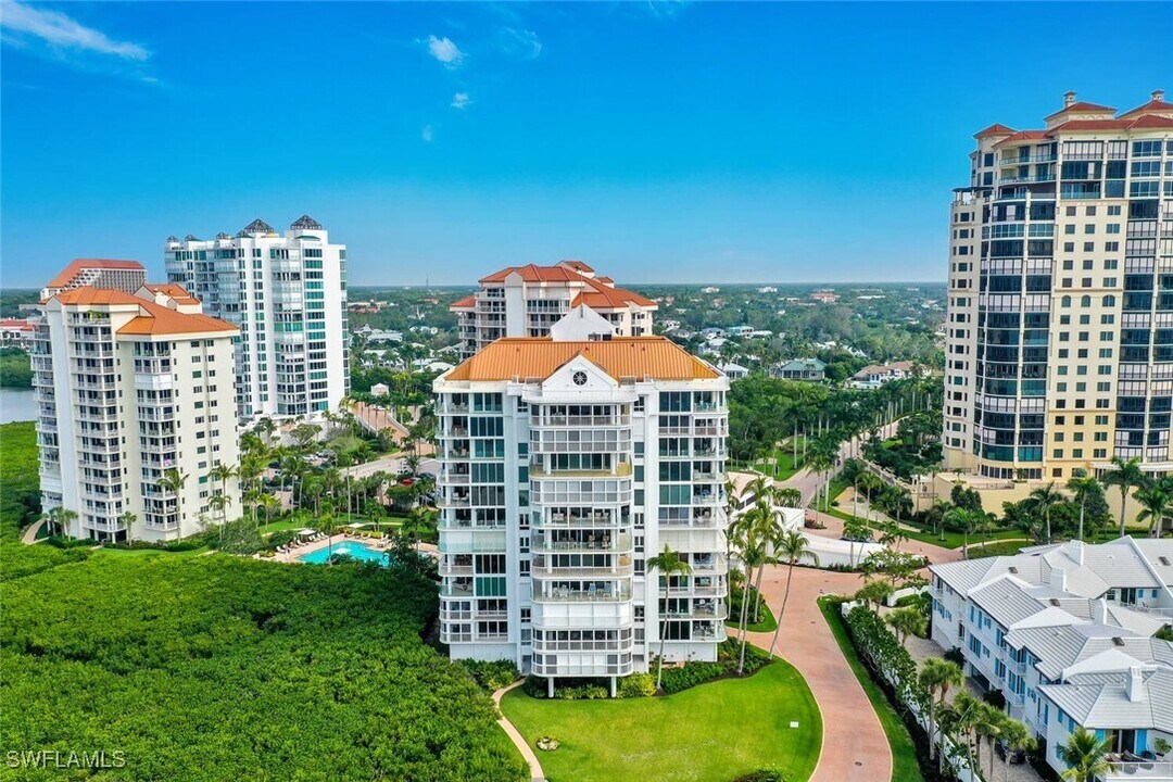 20 Seagate Dr in Naples, FL - Foto de edificio
