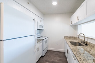 Villa Esperanza in Hialeah, FL - Foto de edificio - Interior Photo