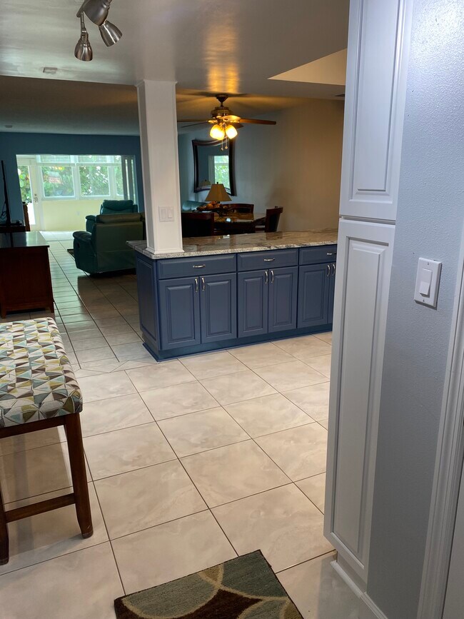 5555 Gulf Blvd, Unit 104 in St Pete Beach, FL - Building Photo - Building Photo