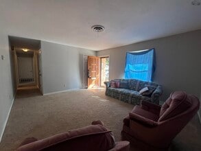 704 W Rebecca Ave in Iowa Park, TX - Building Photo - Building Photo