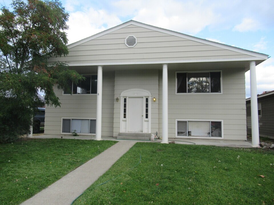 208 S Pine St in Ellensburg, WA - Building Photo