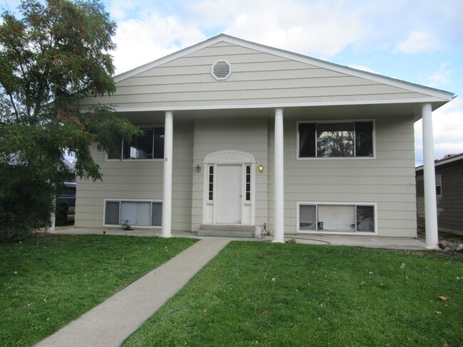 property at 208 S Pine St