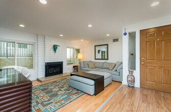 783 Starlight Heights Dr in La Cañada Flintridge, CA - Building Photo - Building Photo