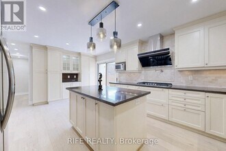 8 Elliotwood Ct in Toronto, ON - Building Photo - Building Photo