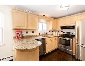 61 Decatur St in Arlington, MA - Building Photo - Building Photo
