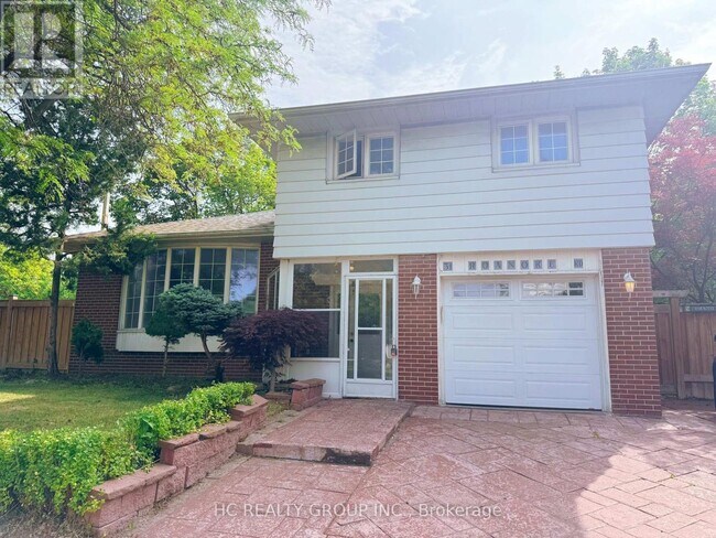 31 Roanoke Rd in Toronto, ON - Building Photo - Building Photo
