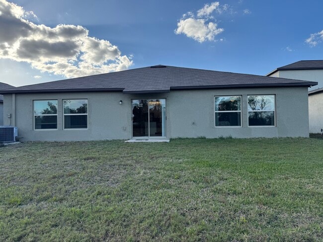 1854 Silver Star Pl in Ruskin, FL - Building Photo - Building Photo