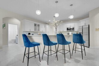 13620 Folkestone Ct in Wellington, FL - Foto de edificio - Building Photo