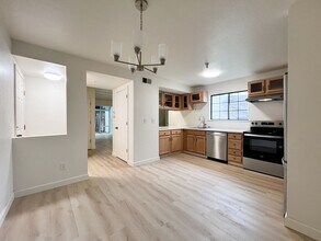 14 Golden Gate Cir in Napa, CA - Building Photo - Building Photo