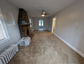 13 W Bellecrest Ave, Unit 1 in Pittsburgh, PA - Building Photo - Building Photo