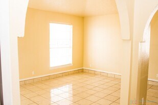 128 Masquerade Ln in El Paso, TX - Building Photo