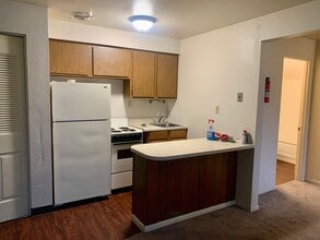 313 Lunar Ln in Carnot-Moon, PA - Foto de edificio - Building Photo