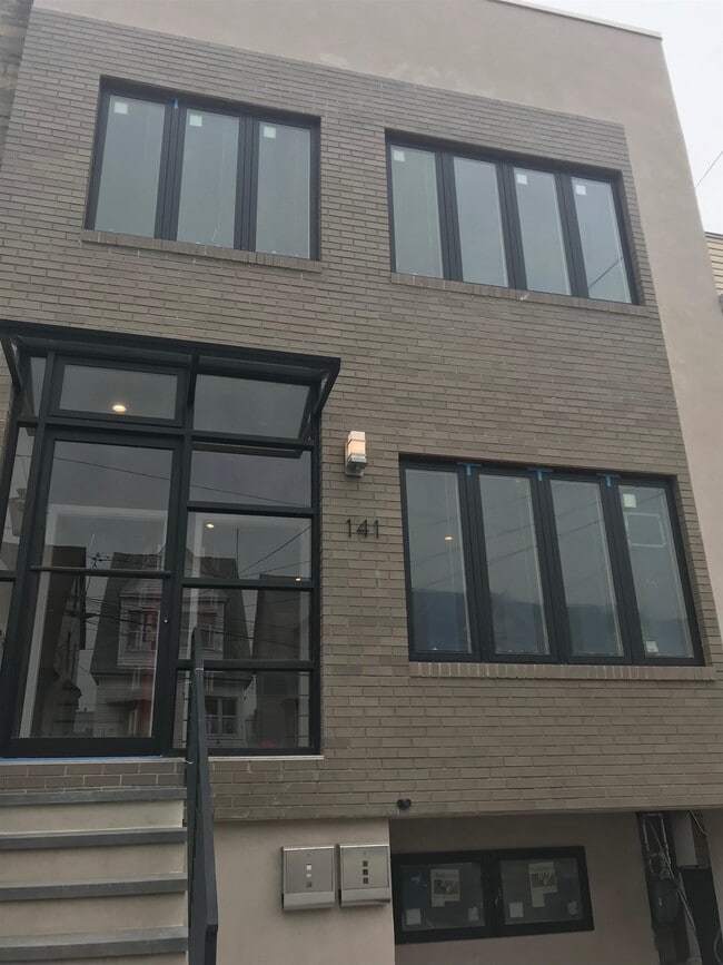 141 Beach St in Jersey City, NJ - Building Photo - Building Photo