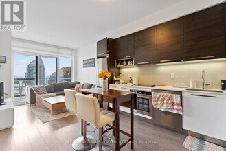 36-2736 Park Lawn Rd in Toronto, ON - Building Photo - Building Photo