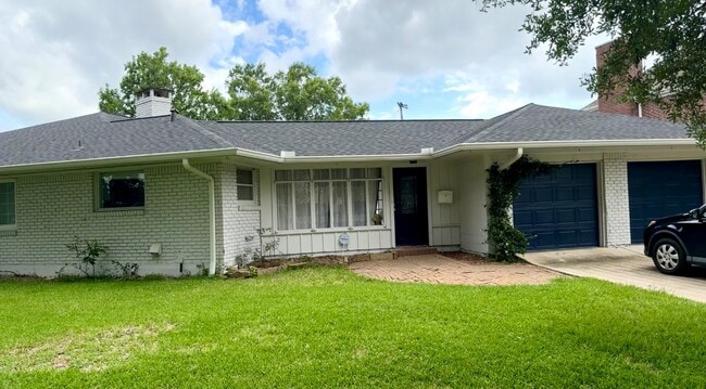property at 3310 N Braeswood Blvd