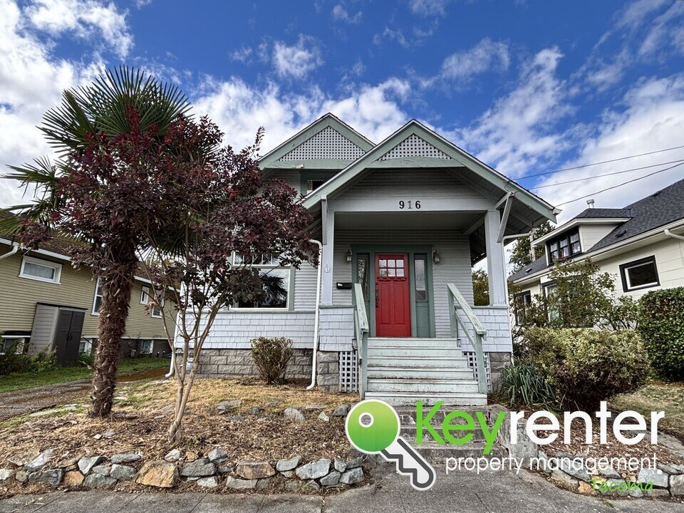 916 S Lawrence St in Tacoma, WA - Building Photo