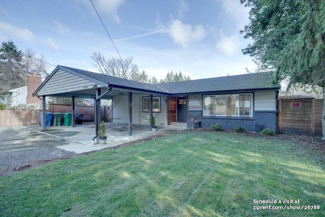 14046 Meridian Ave N in Seattle, WA - Building Photo