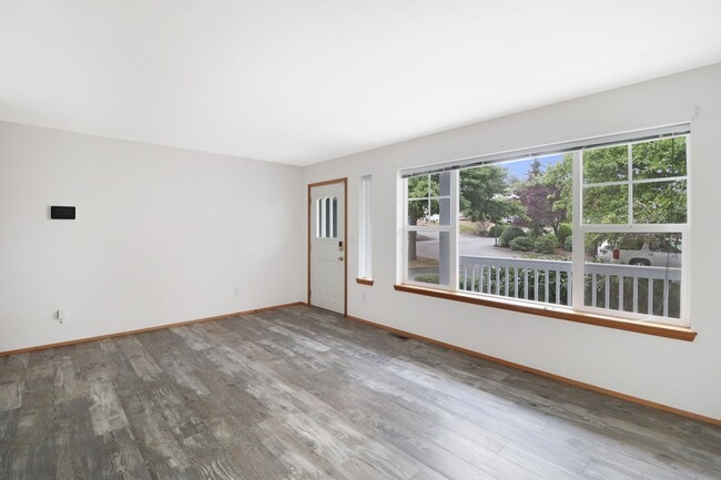 1154 SW Thornberry Dr in Oak Harbor, WA - Building Photo - Building Photo