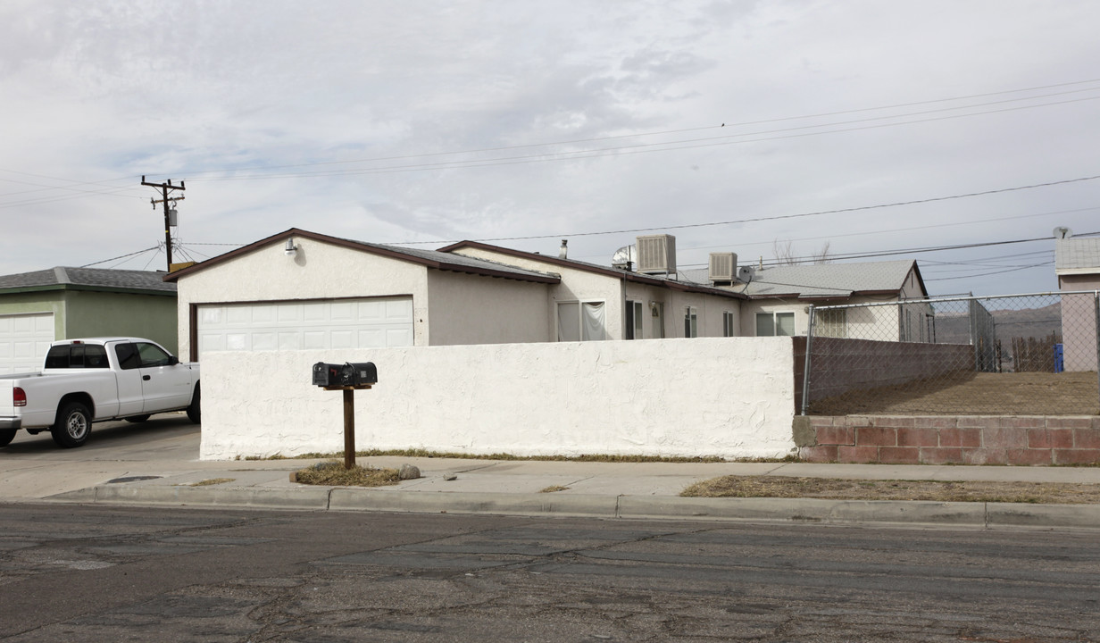 837-839 E Fredricks St in Barstow, CA - Building Photo