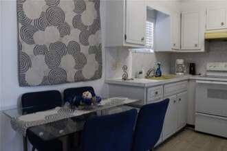 10315 Cortez Rd W in Bradenton, FL - Building Photo - Building Photo