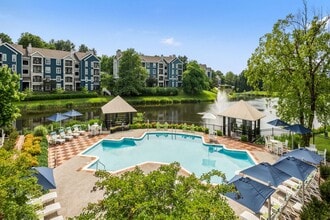 Lakeside Apartments in Centreville, VA - Foto de edificio - Building Photo