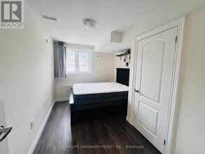 21 Plantain Ln in Richmond Hill, ON - Building Photo - Building Photo