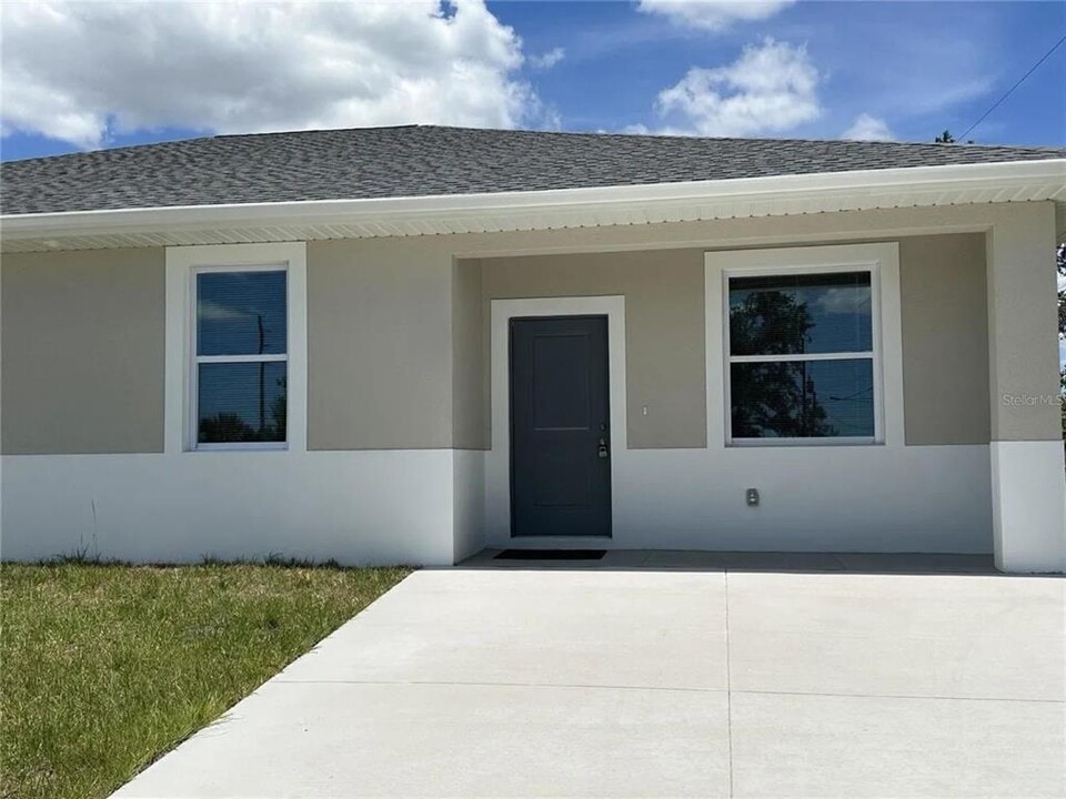10364 Kidron Ave in Englewood, FL - Building Photo