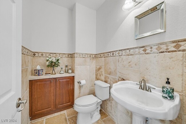 property at 2738 Kingclaven Dr
