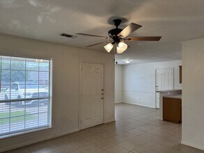 1621 Rock Hollow Loop in Bryan, TX - Building Photo - Building Photo