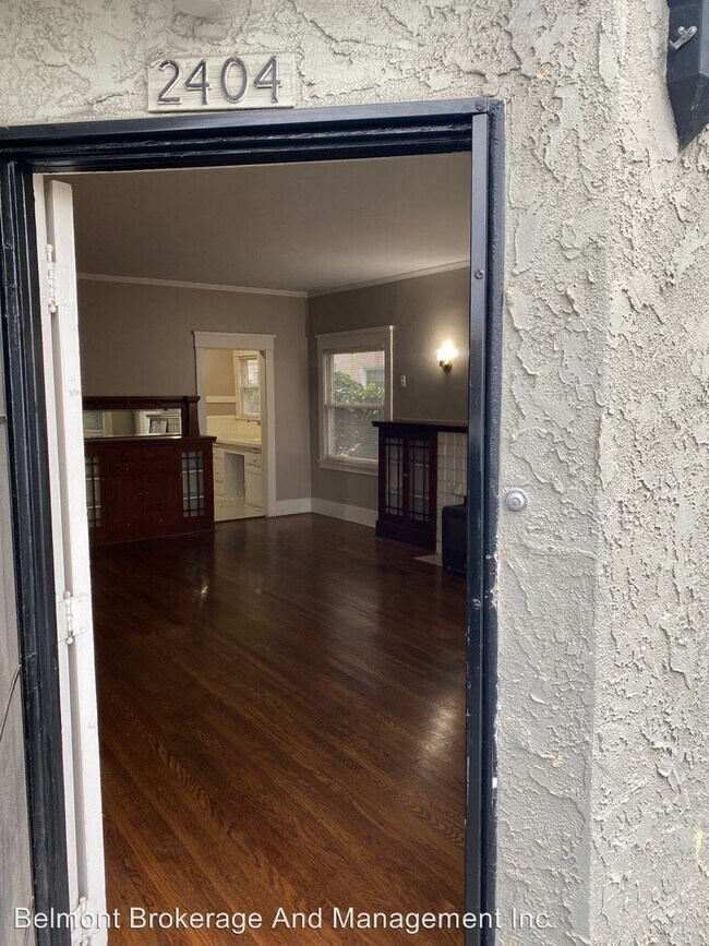 2404 E Broadway in Long Beach, CA - Foto de edificio - Building Photo