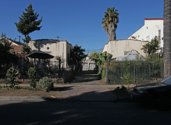 1119-1121 N New Hampshire Ave in Los Angeles, CA - Foto de edificio - Building Photo