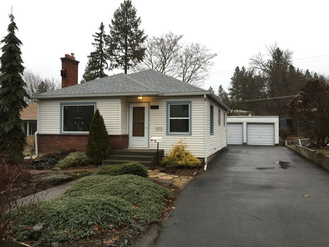 property at 716 W 15th Ave