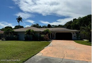 2130 S Patrick Dr in Satellite Beach, FL - Building Photo