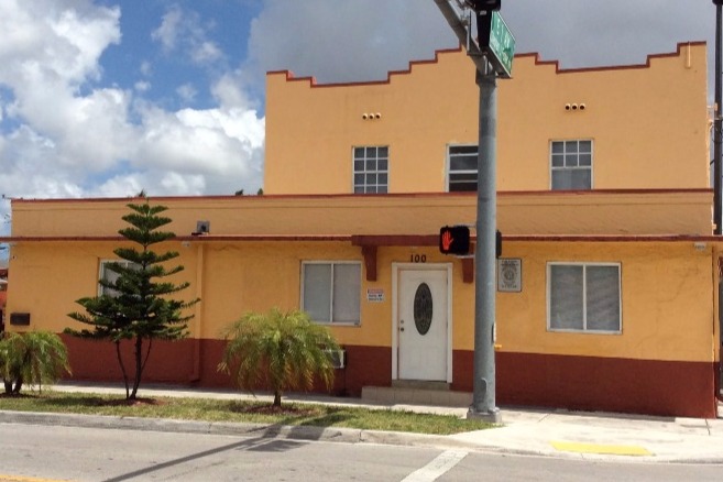 100 E 17th St, Unit Studio in Hialeah, FL - Foto de edificio