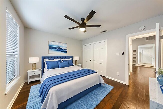 property at 406 W Johanna St