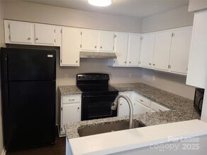 4811 Spring Lake Dr, Unit E in Charlotte, NC - Building Photo - Building Photo