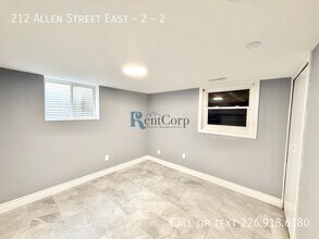 212 Allen St E in Waterloo, ON - Building Photo - Building Photo