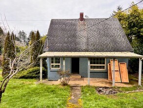 2795 N 12th St in Coos Bay, OR - Building Photo - Building Photo