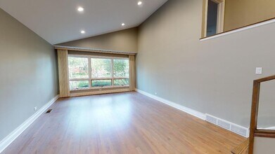 1366 Cavell Ave in Highland Park, IL - Building Photo - Building Photo