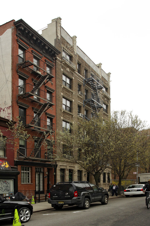 307 E Fourth St in New York, NY - Building Photo