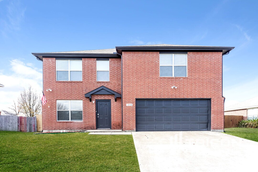 208 Vivian Dr in Waxahachie, TX - Building Photo