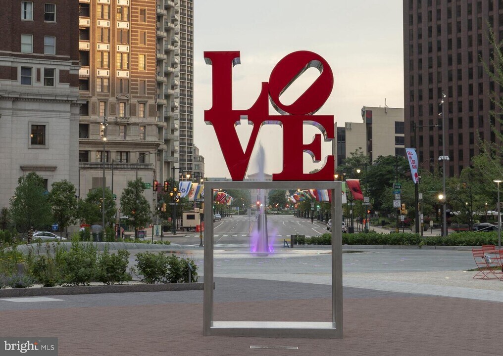 1420 Locust St, Unit 8E in Philadelphia, PA - Foto de edificio
