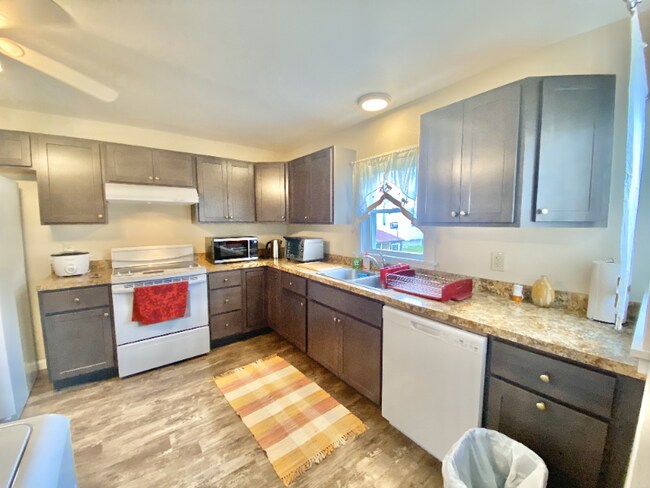 1025 Cherry St in Danville, PA - Foto de edificio - Building Photo