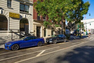 66 W 77th St in New York, NY - Building Photo - Building Photo