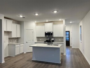 497 Papaya Dr in Buda, TX - Foto de edificio - Building Photo